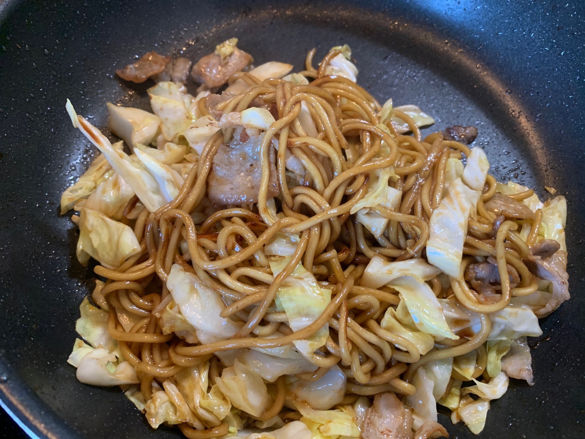 豚バラ肉と春キャベツのソース焼きそば