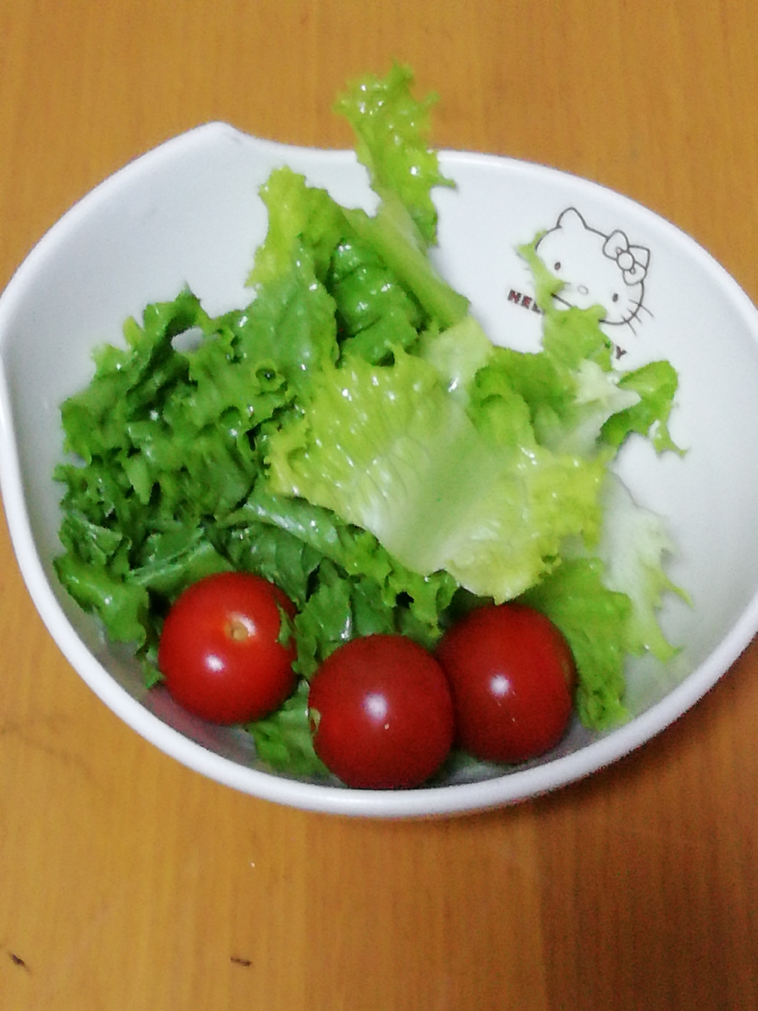 余った野菜で即席サラダ