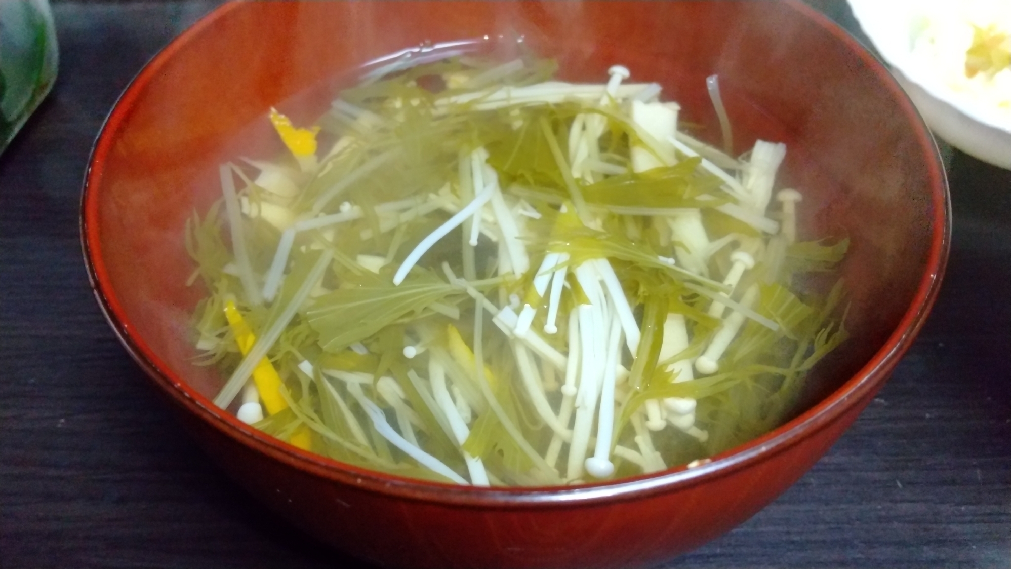 柚の風味が絶妙！水菜とタケノコのうどんスープ