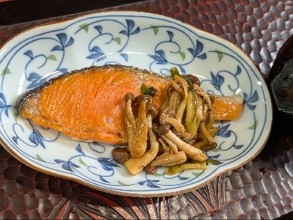 ポン酢でさっぱり♡鮭ときのこのバターポン酢焼き