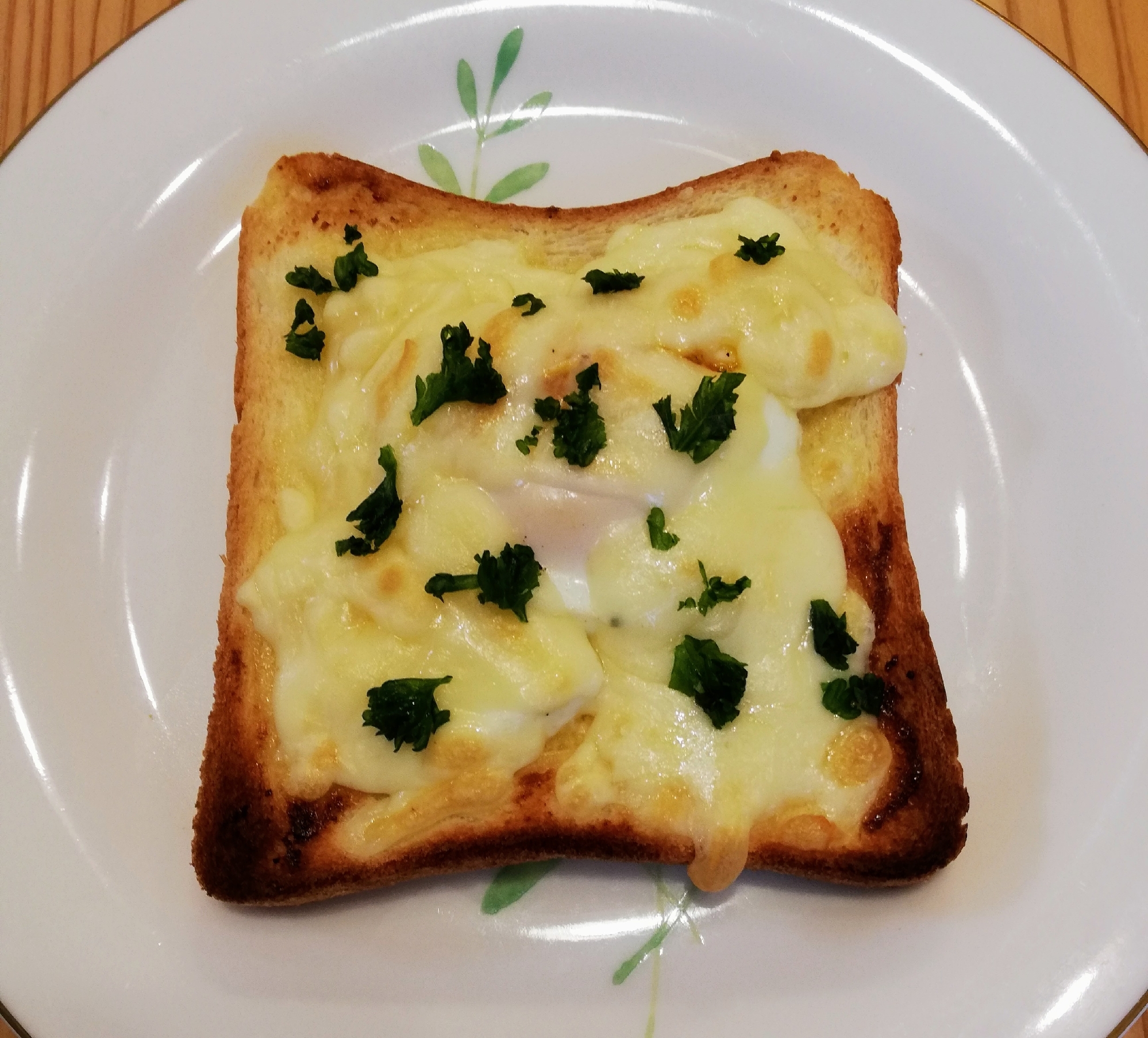 目玉焼きチーズトースト