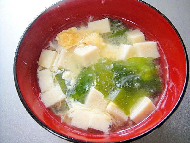 高野豆腐とワカメのかき玉味噌汁