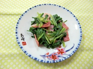 青菜とベーコンの炒め物