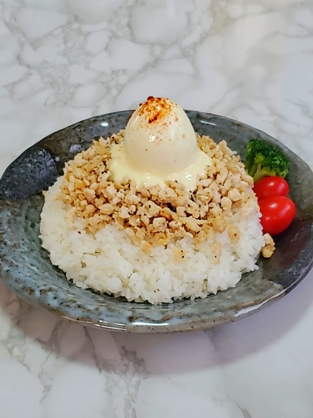 鶏そぼろウフマヨ親子丼