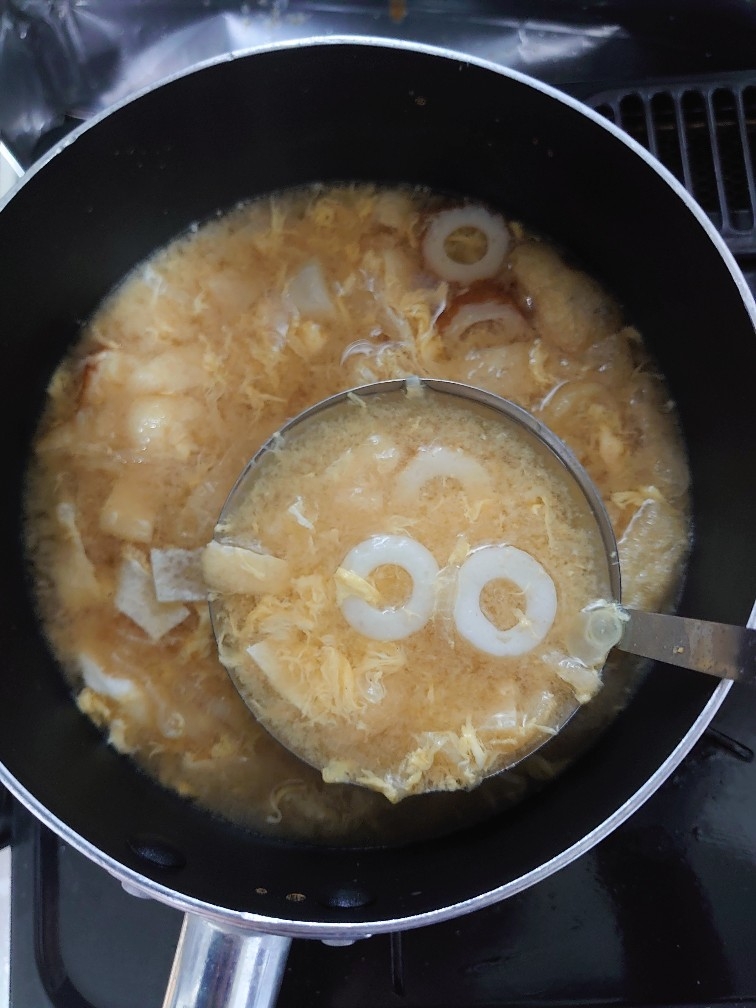 ちくわと油揚げと卵のお味噌汁