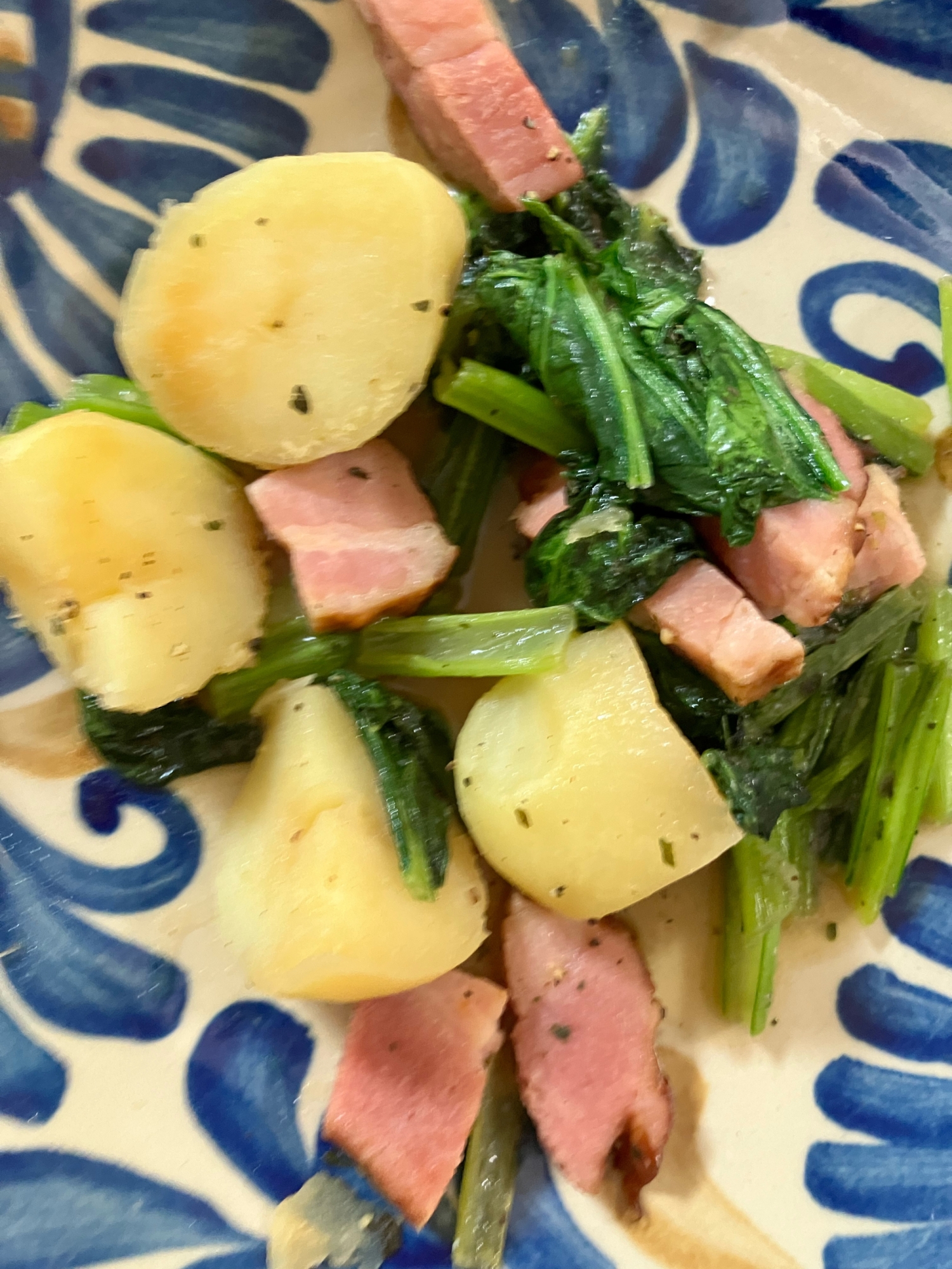 ベーコンと小松菜とじゃがいもの炒め物