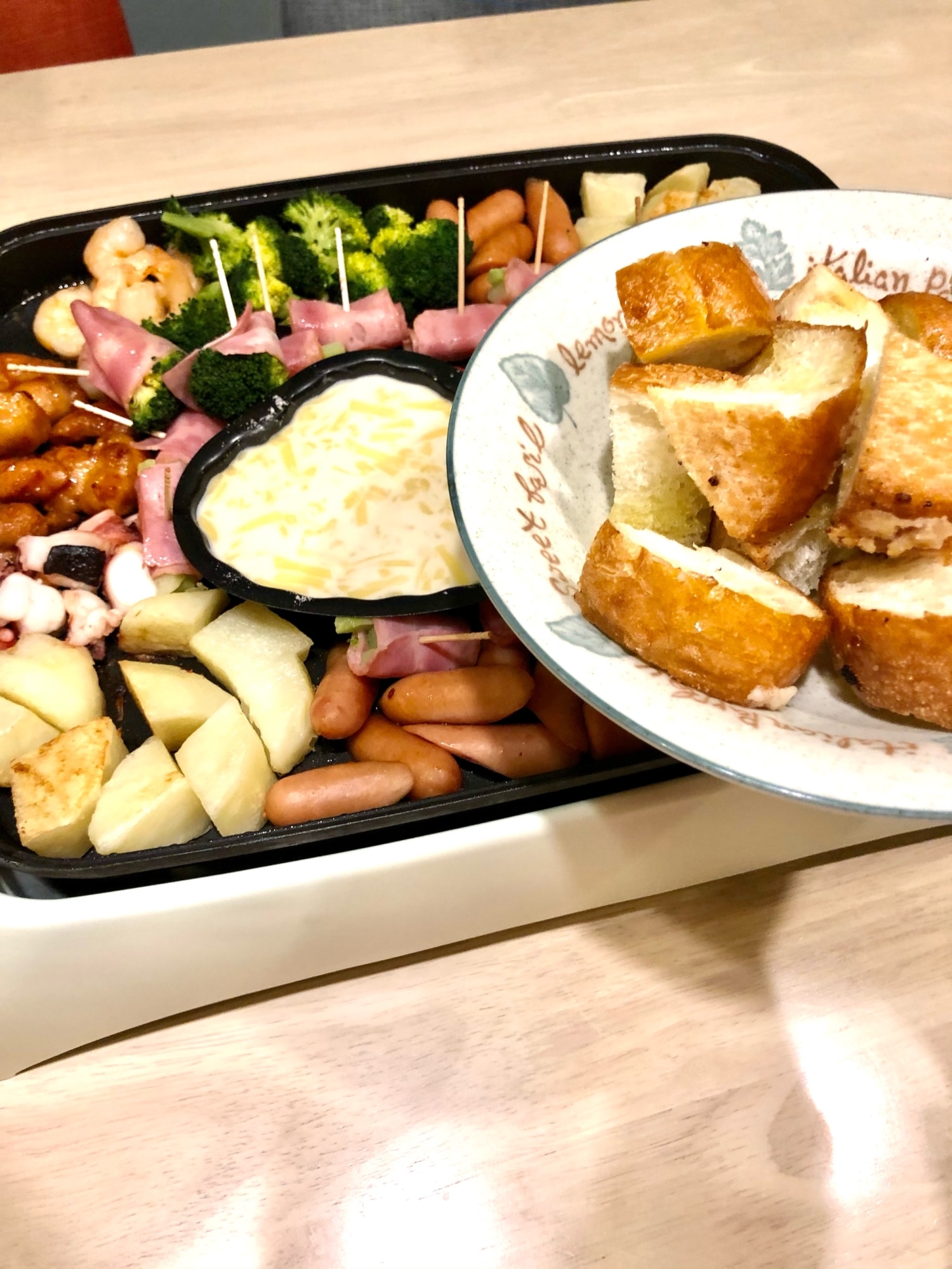 ホットプレートで♡チーズフォンデュ レシピ・作り方 by めく