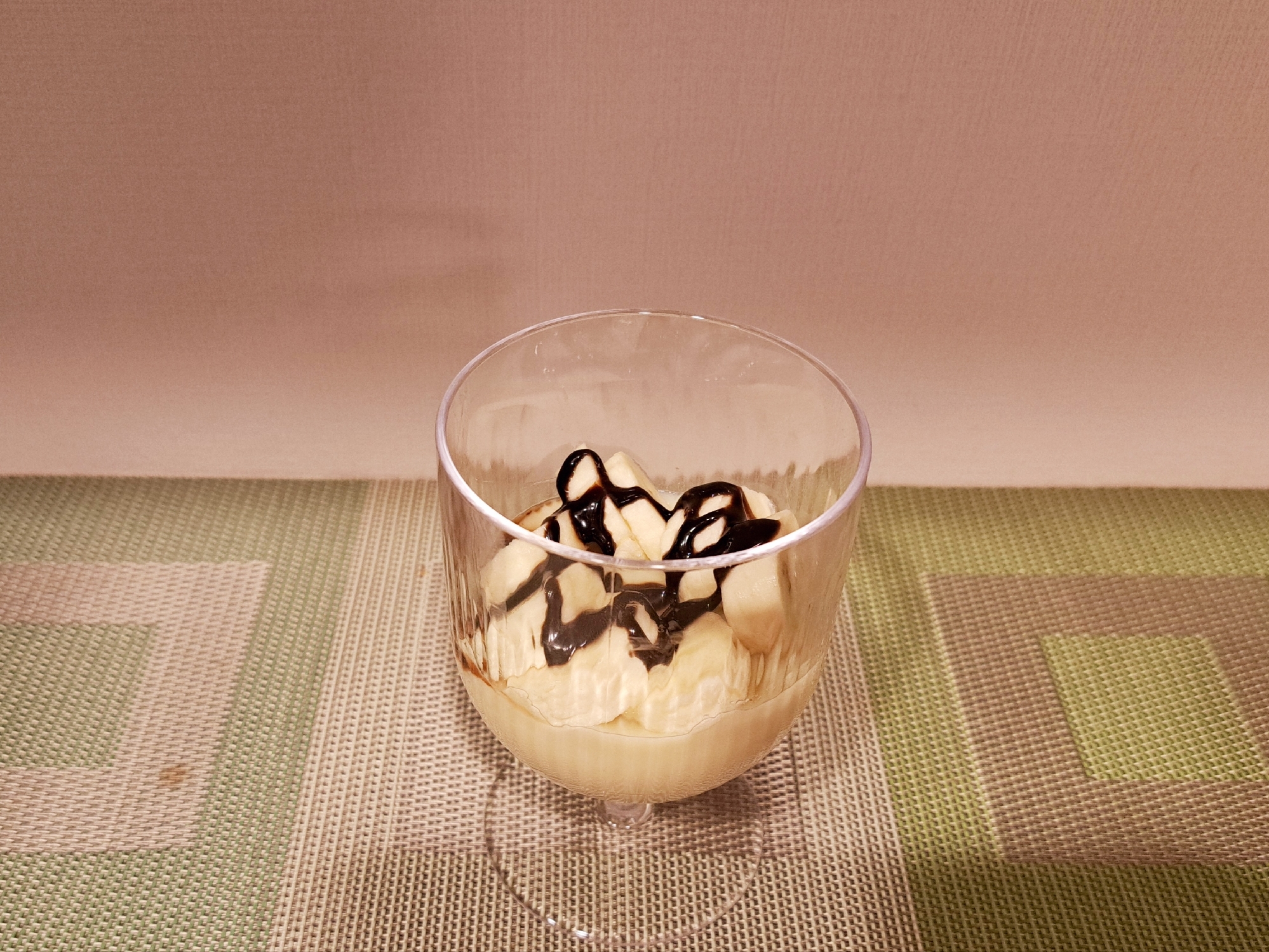 豆乳バナナプリン バナナとチョコレートソース添え