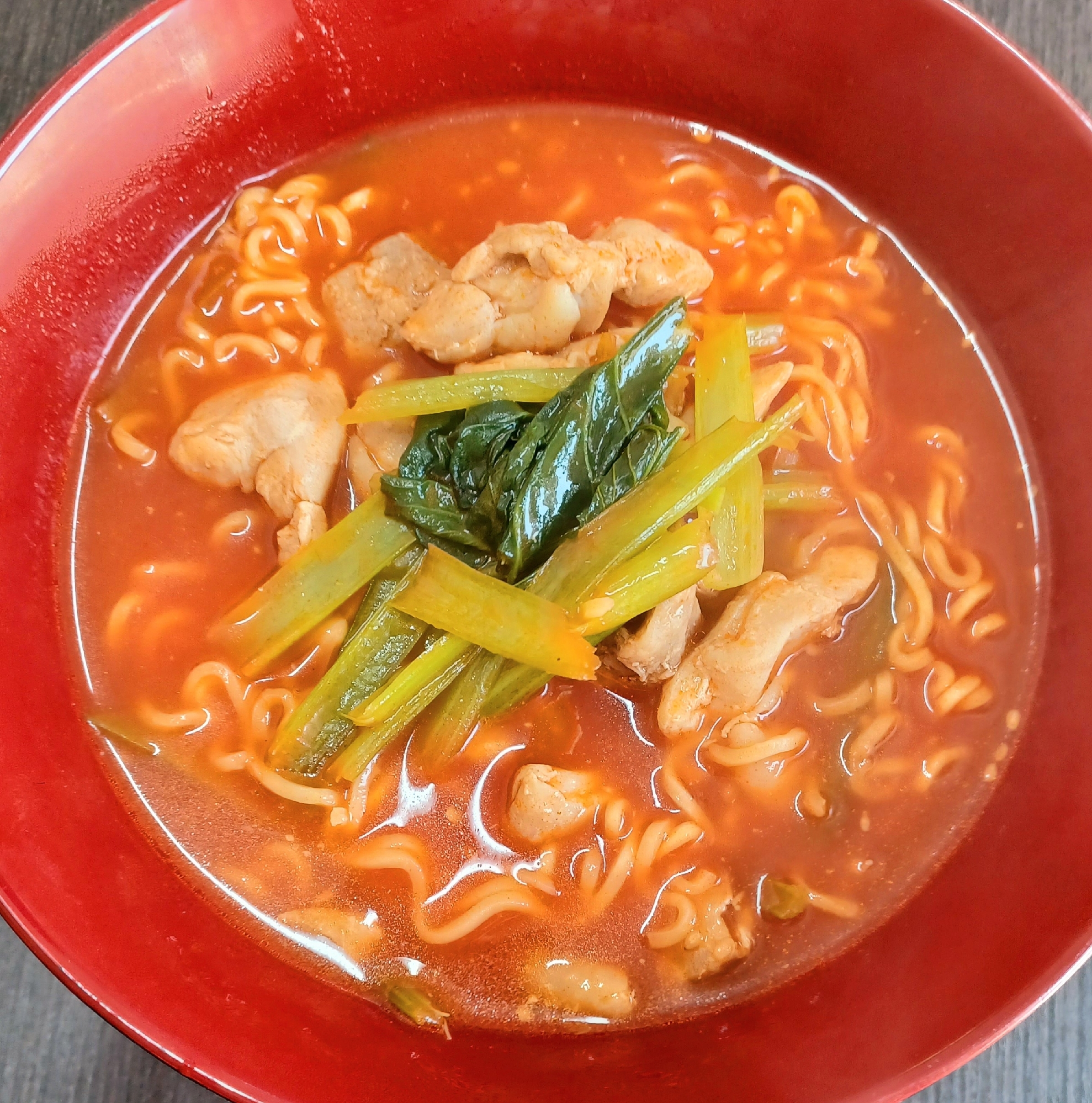 ☆鶏もも肉と小松菜のトマト塩ラーメン☆