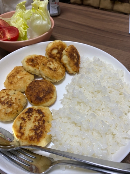 鶏ひき肉を加えて作ってみました。
美味しくて我が家の献立の定番になっています！！
少しチーズを多めに入れるとさらに美味しかったです！