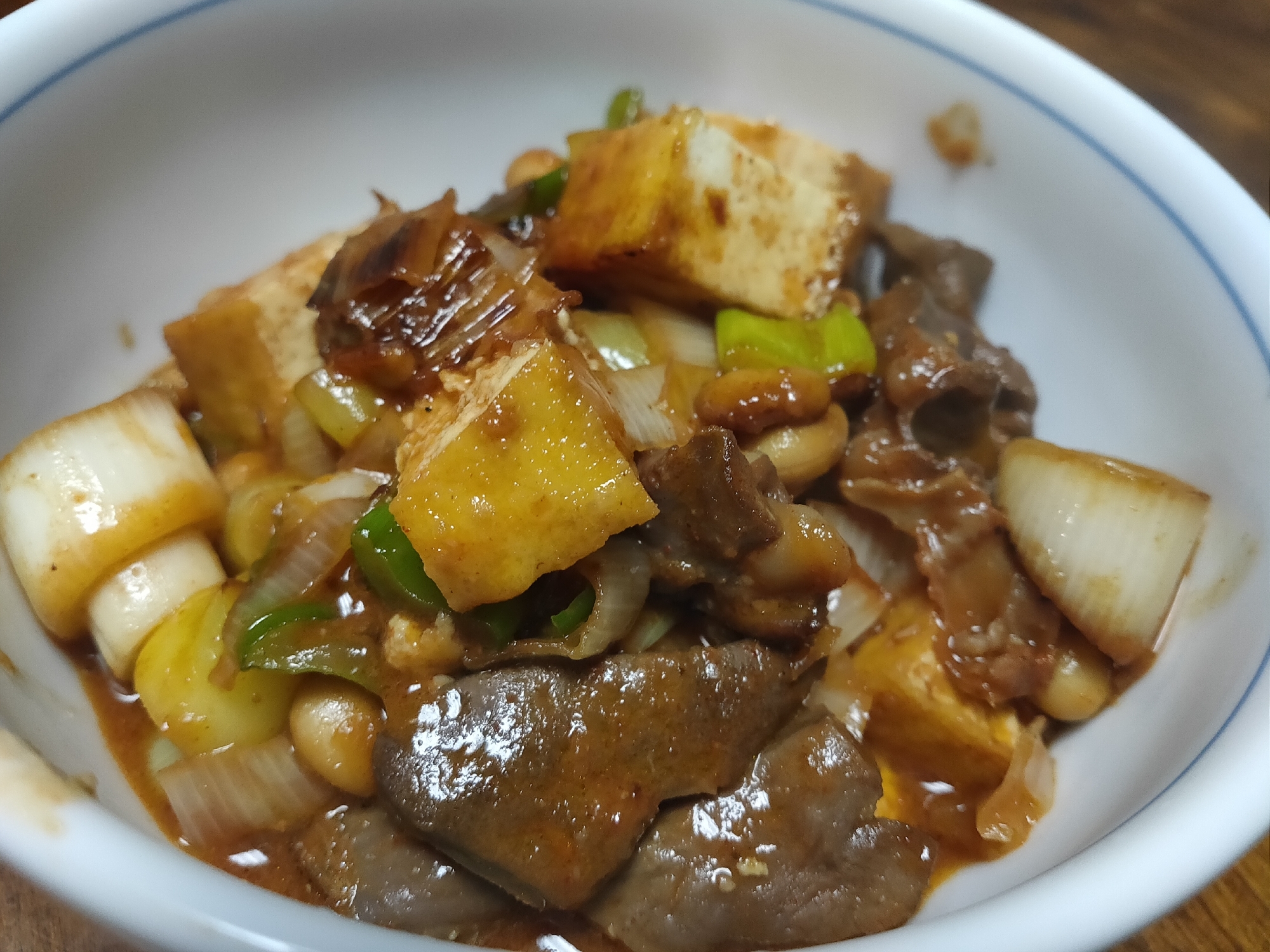 余ったモツ煮込みで麻婆風厚揚げ豆腐モツネギ炒め！