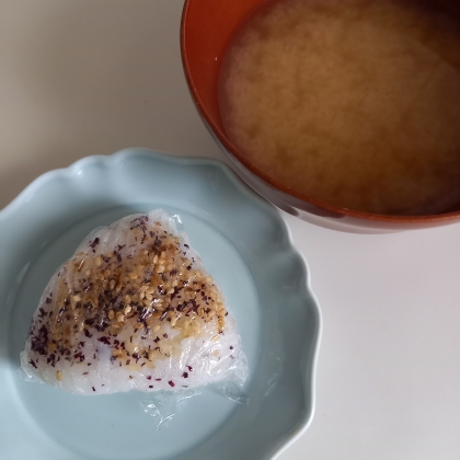 ふりかけおにぎりと味噌スープの夜食