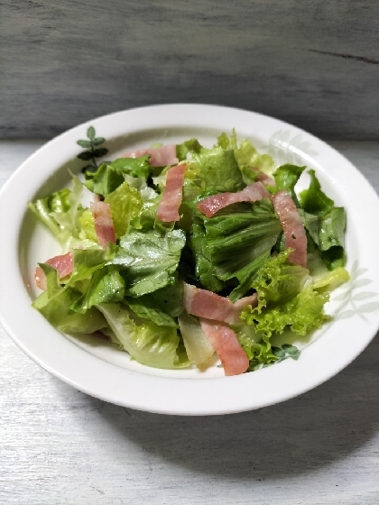 レタスをもりもり食べよう♡ベーコンレタスサラダ