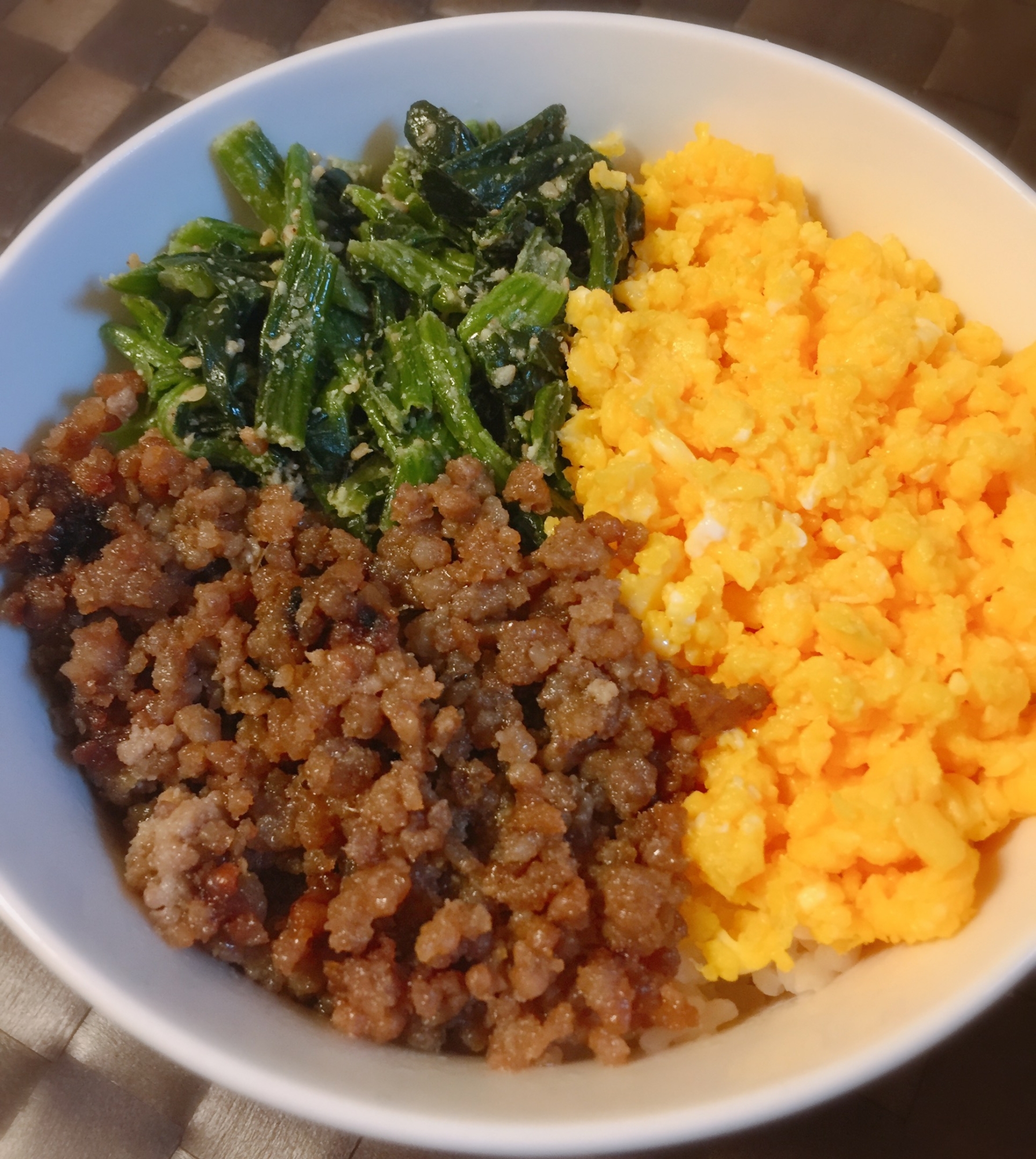 簡単定番♡三色そぼろ丼