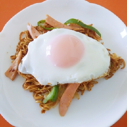 母の日に作ろう！目玉焼きのせソース焼きそば