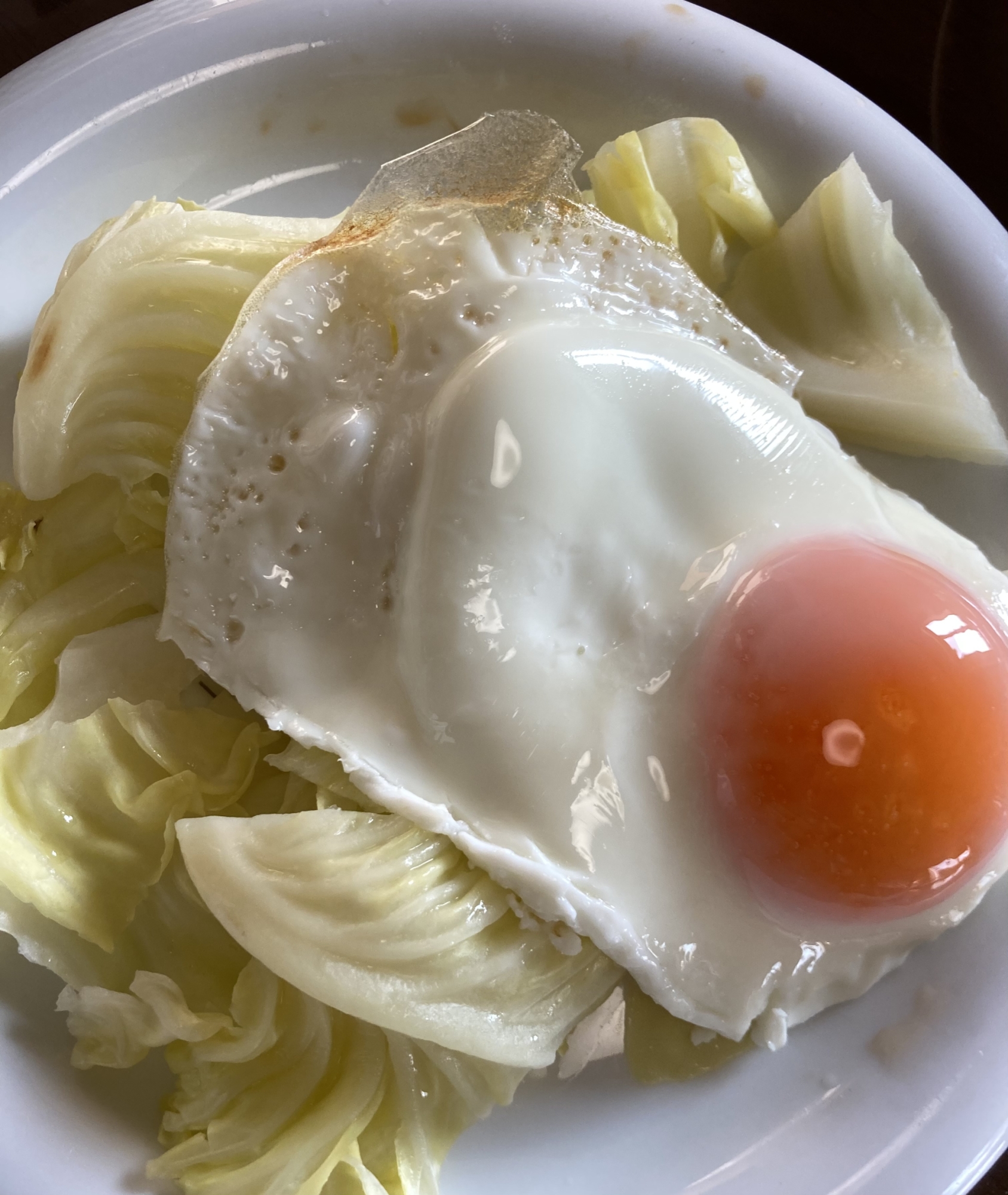 ぷるるんキャベツと目玉焼き