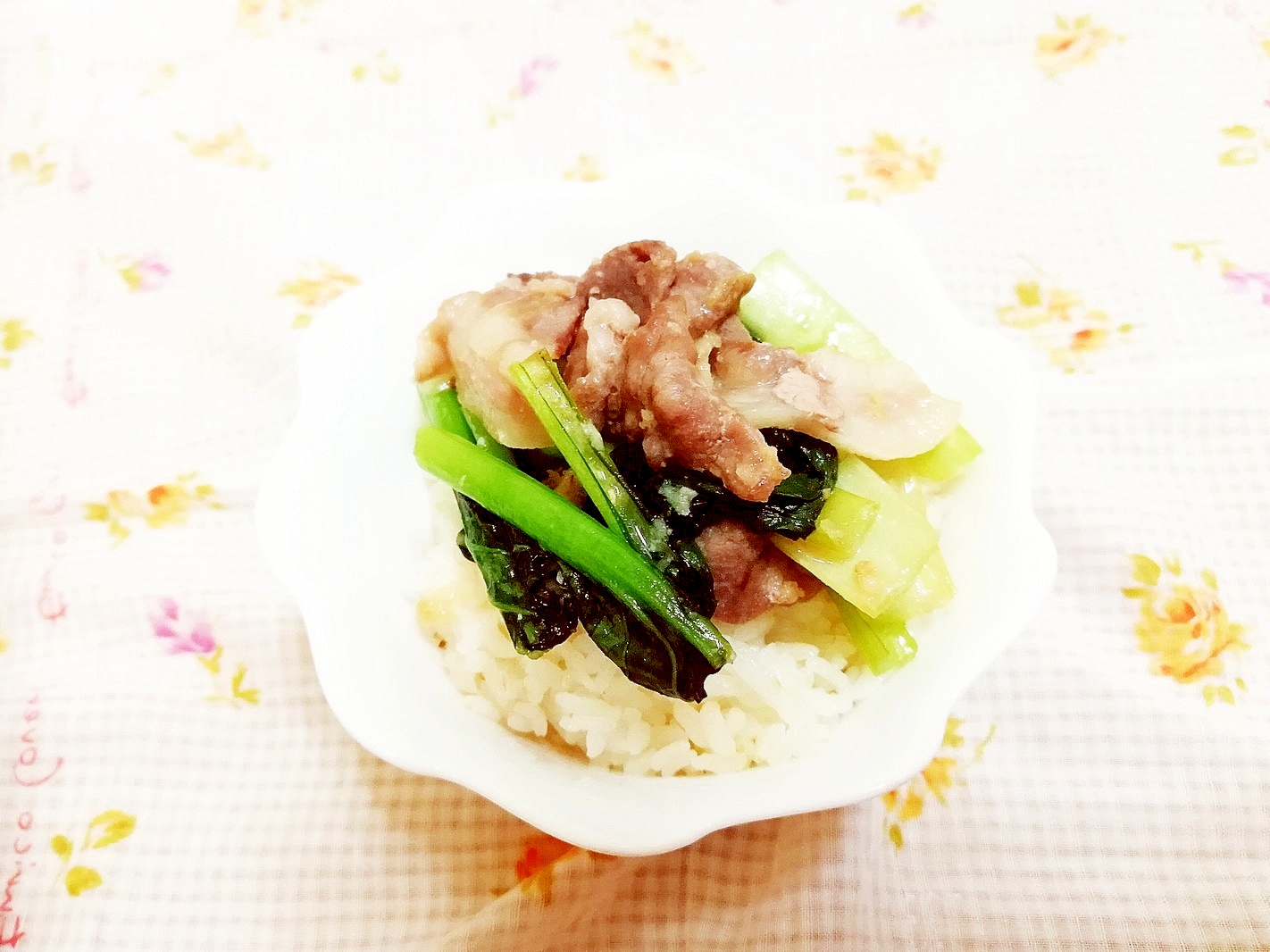 スパイス風味♪小松菜の豚丼