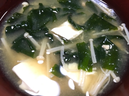 えのきと絹ごし豆腐の味噌汁（鰹だし）