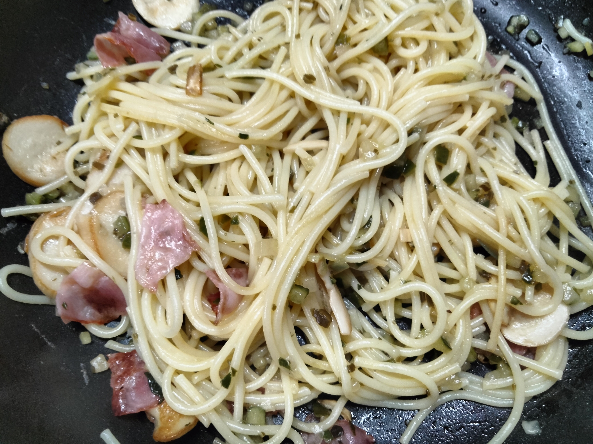 エリンギと ベーコンと 刻み塩漬物のパスタ