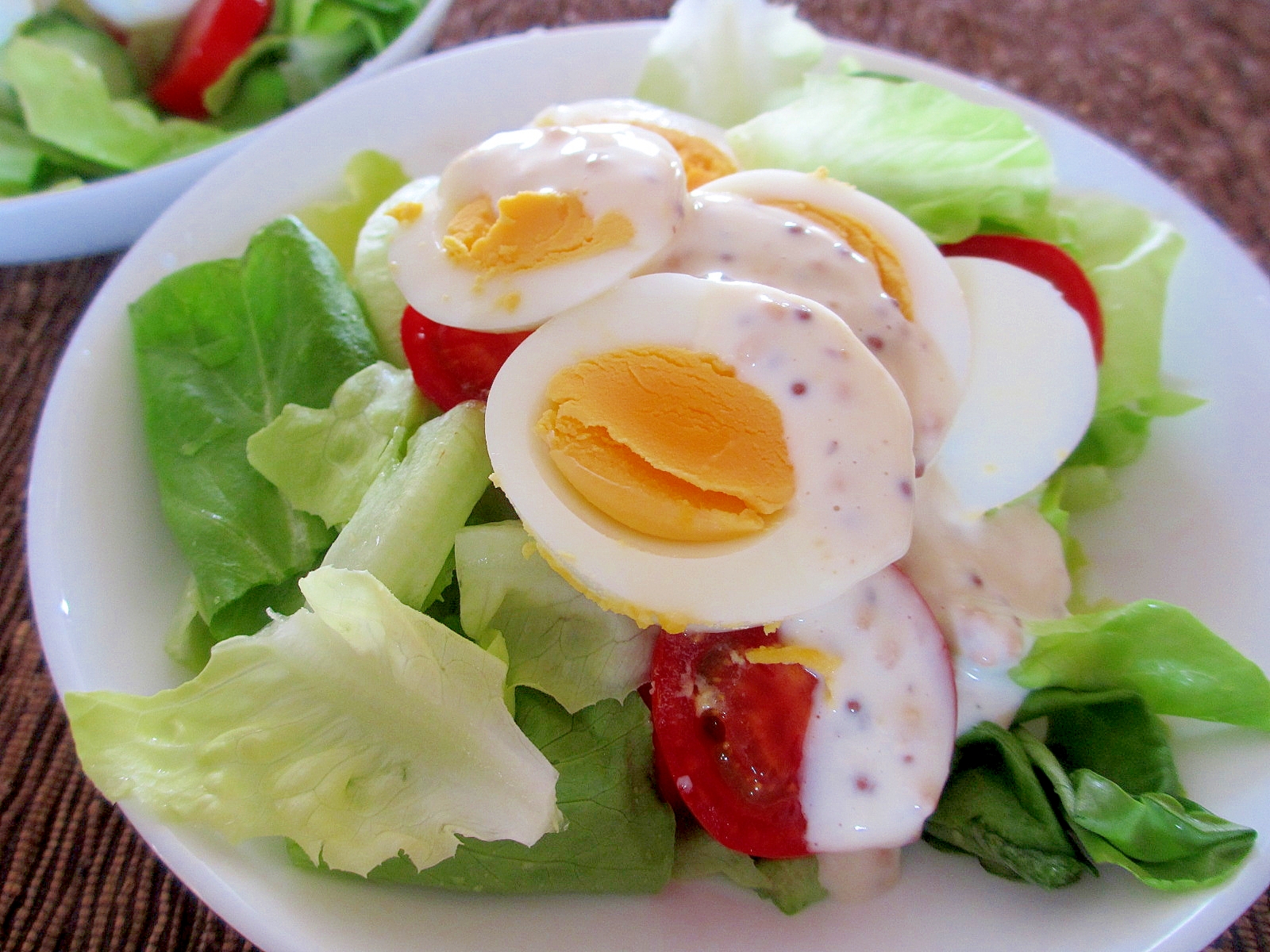 ゆで卵とサラダ菜の豆腐マスタードマヨドレッシング