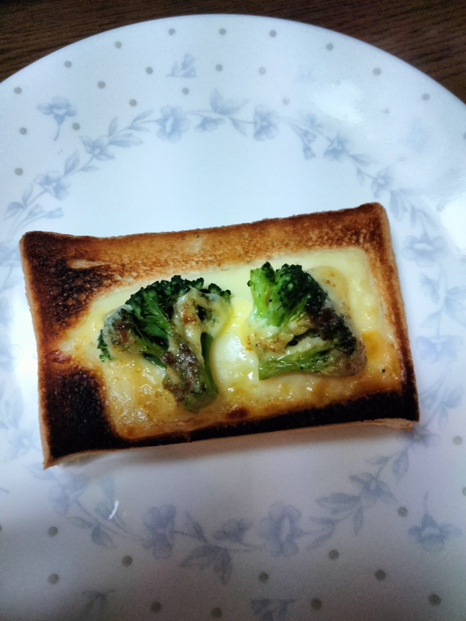 チーズトーストアレンジ マヨかけブロッコリーのせて