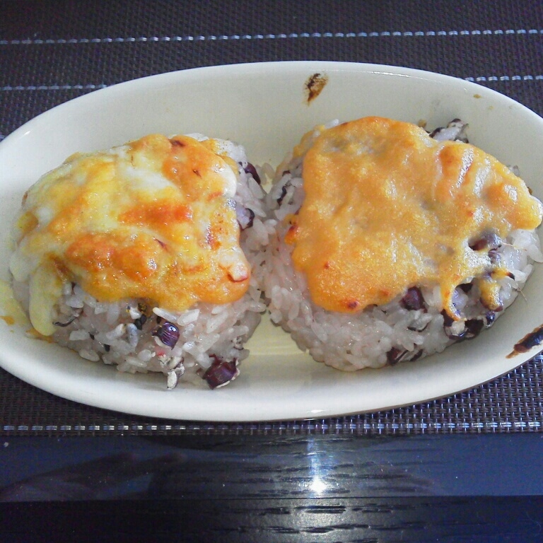 残ったお赤飯で★味噌焼きおにぎり★