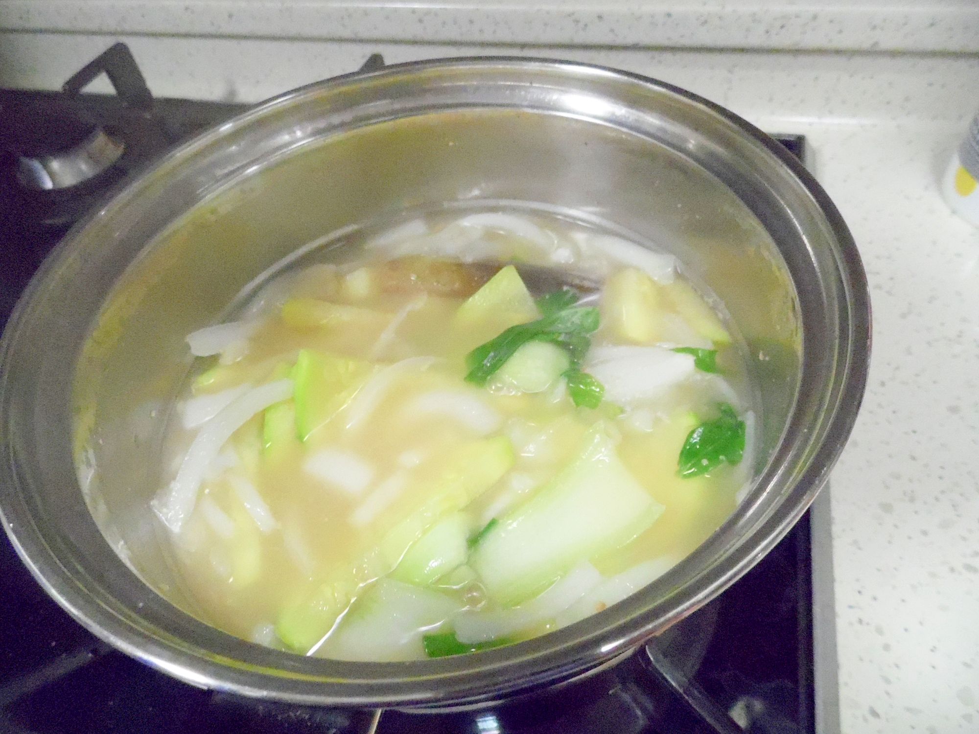 青梗菜と玉葱の味噌汁