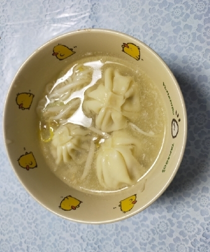 スープで食べる小籠包