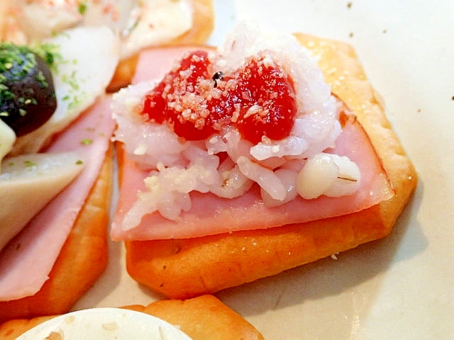 パルメ/ケチャで　ハムと雑穀ご飯の焼きクラッカー