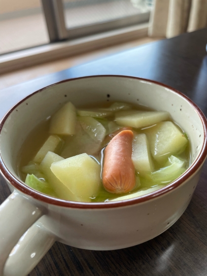芯まで使って春キャベツとジャガイモのコンソメスープ