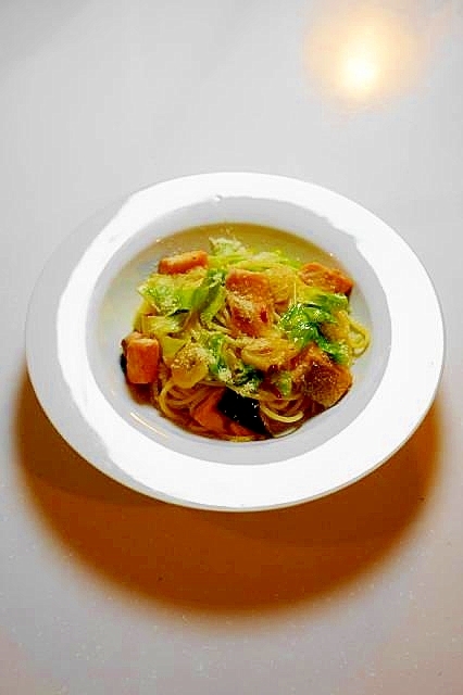 作る前から美味が決定！サーモンとレタスのパスタ