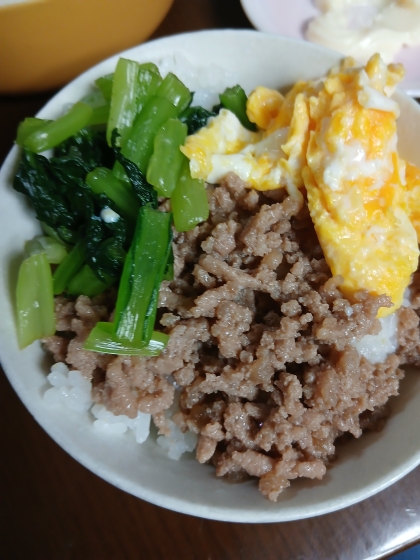 簡単定番♡三色そぼろ丼