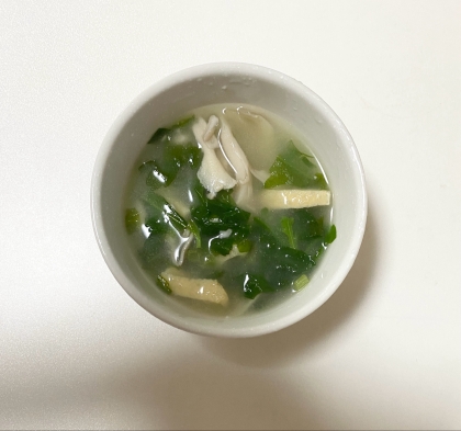 豆腐とほうれん草と舞茸の味噌汁