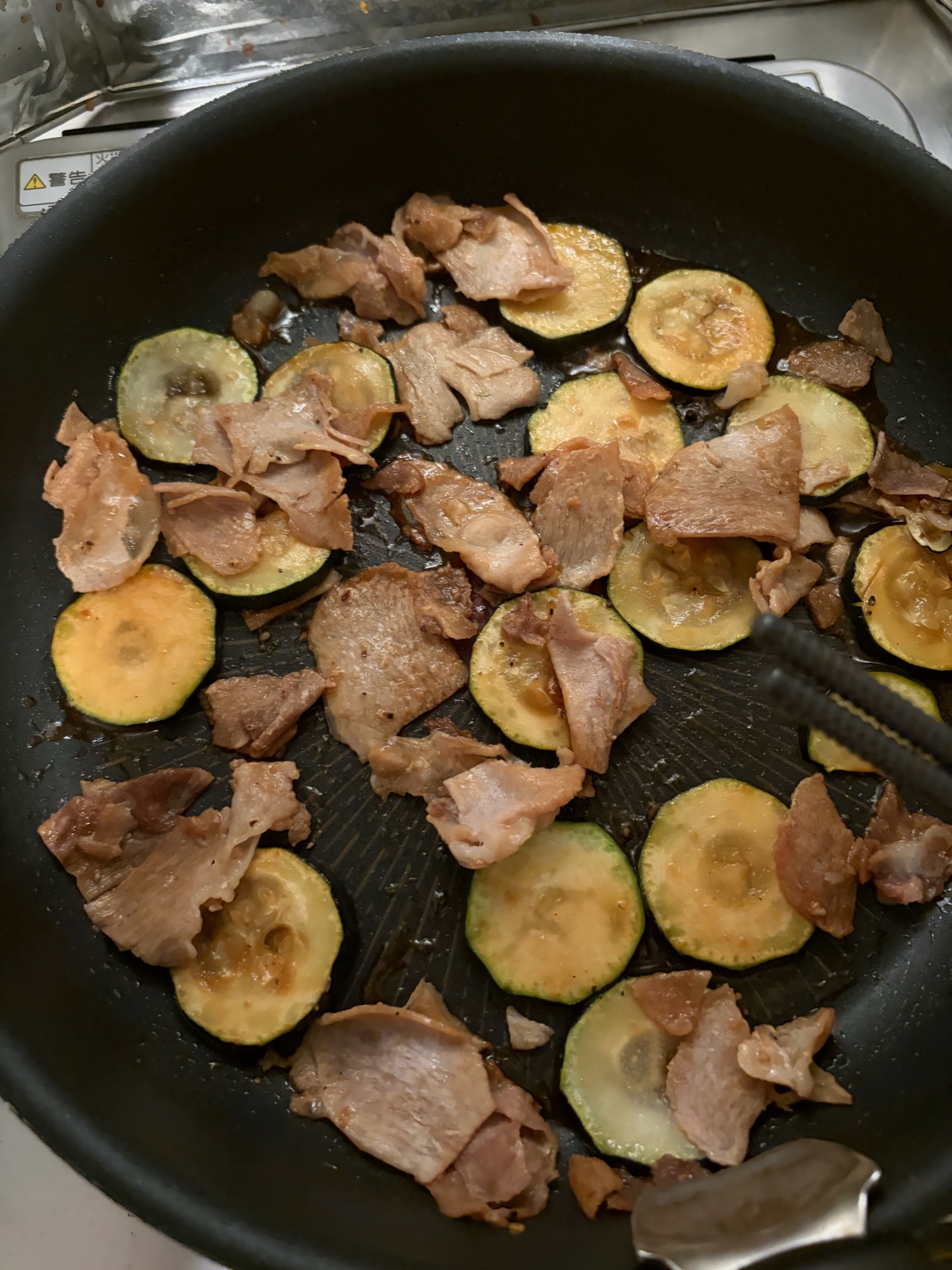 ズッキーニのコマ肉炒め