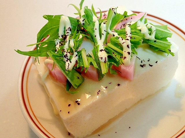 ゆかり香る　蒲鉾と水菜の冷奴♬