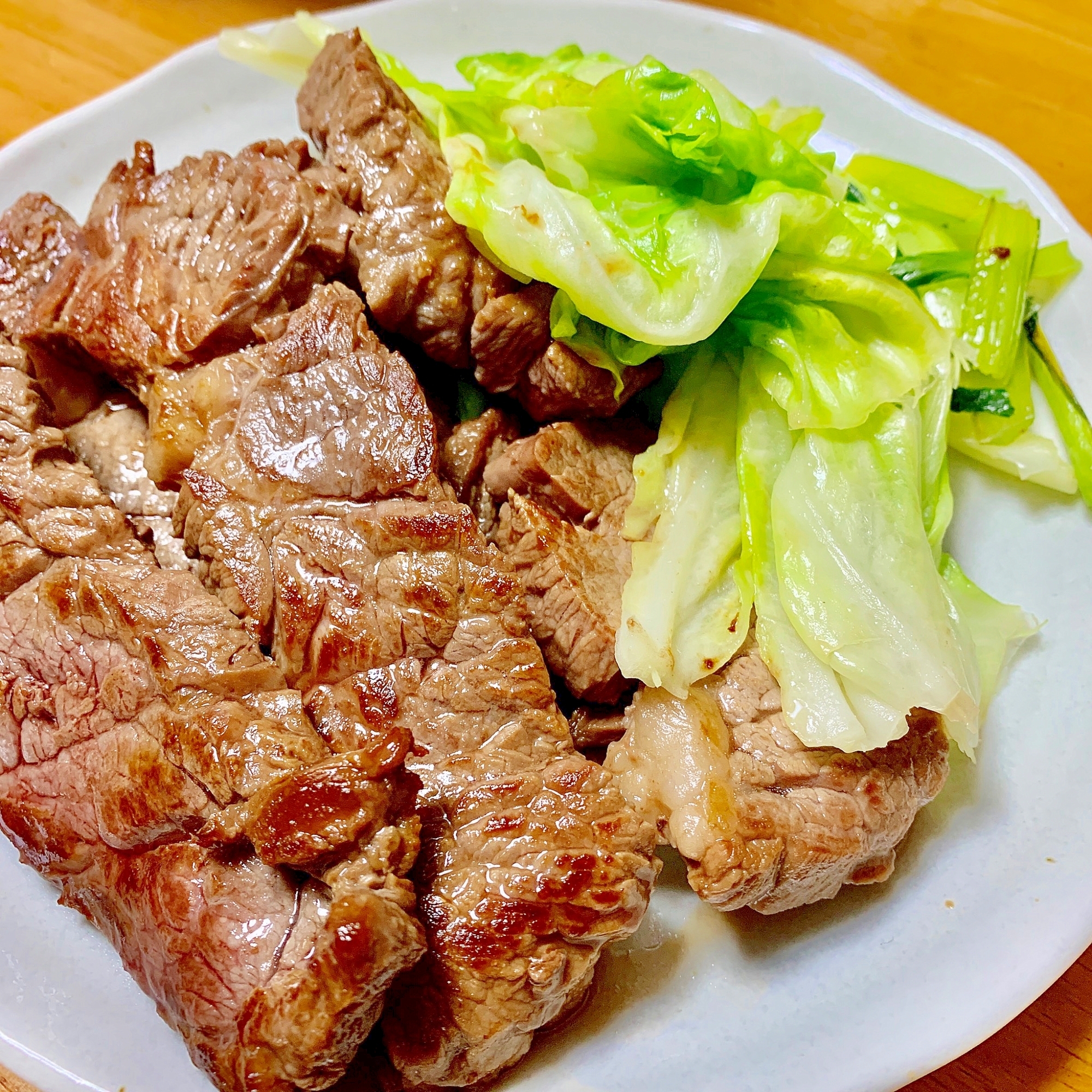＊春キャベツと小松菜の付け合わせとステーキ＊