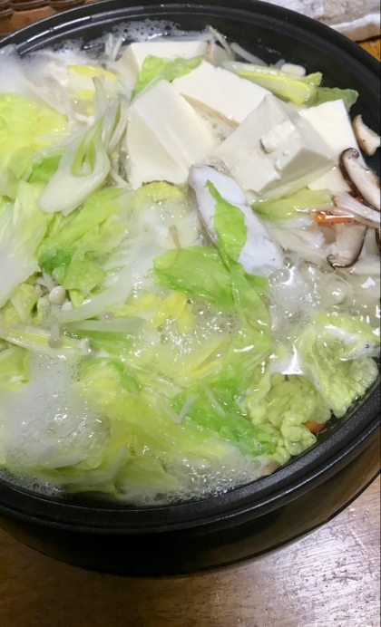 あらが無くて鯛の刺身なんでお出汁少なめですがお鍋は美味しくて良いですね〜あたたまりました(ᵔᴥᵔ)
今日もごちそうさまです♡