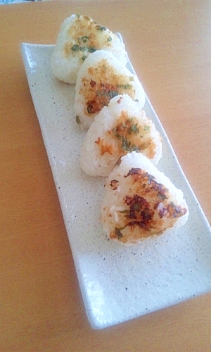 味噌とわさびの風味が香る 焼きおにぎり レシピ 作り方 By もも 楽天レシピ