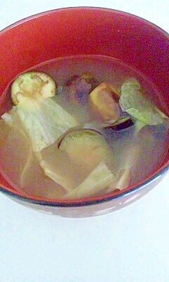 キャベツとなすの味噌汁