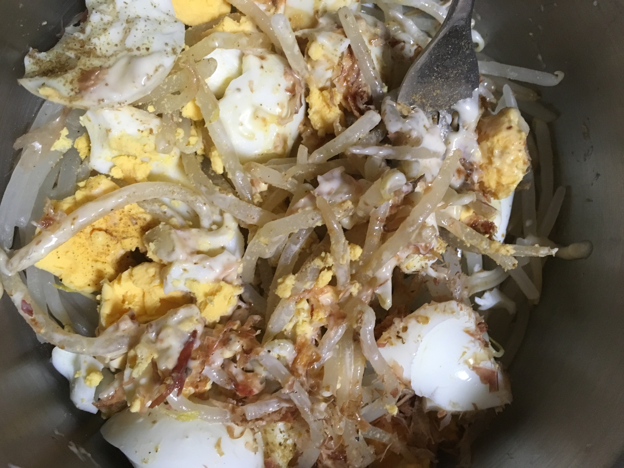 もやしとゆで卵の簡単マヨ醤油和え