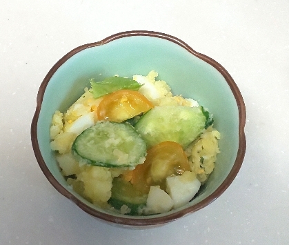 今日はこちら☘️家にある野菜で作りました♥️沖縄のお土産の雪塩を入れて、マヨネーズ控えめでもとてもおいしいポテトサラダに✨温泉しばらく行ってないので羨ましいです