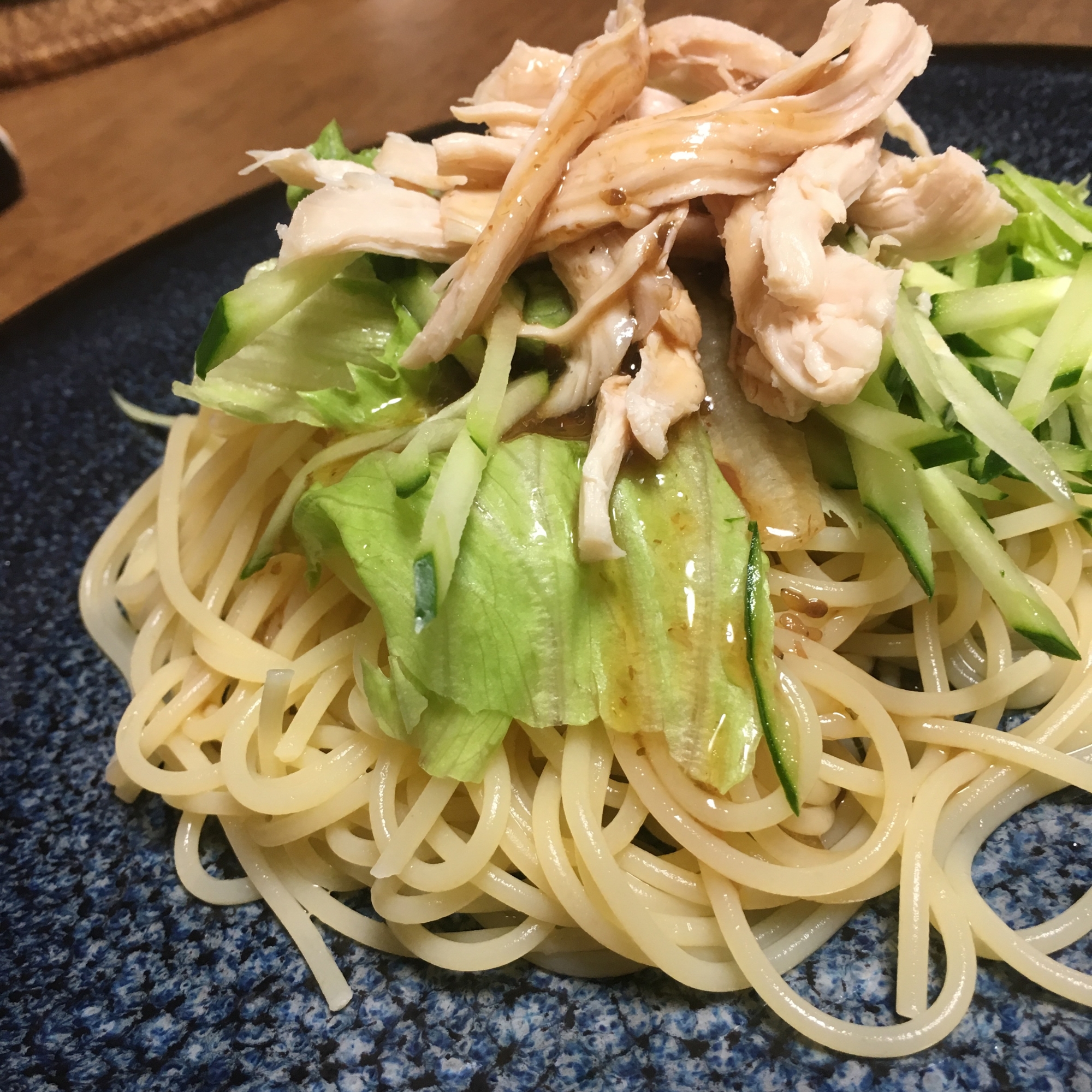 ささみと梅ドレの冷製パスタ