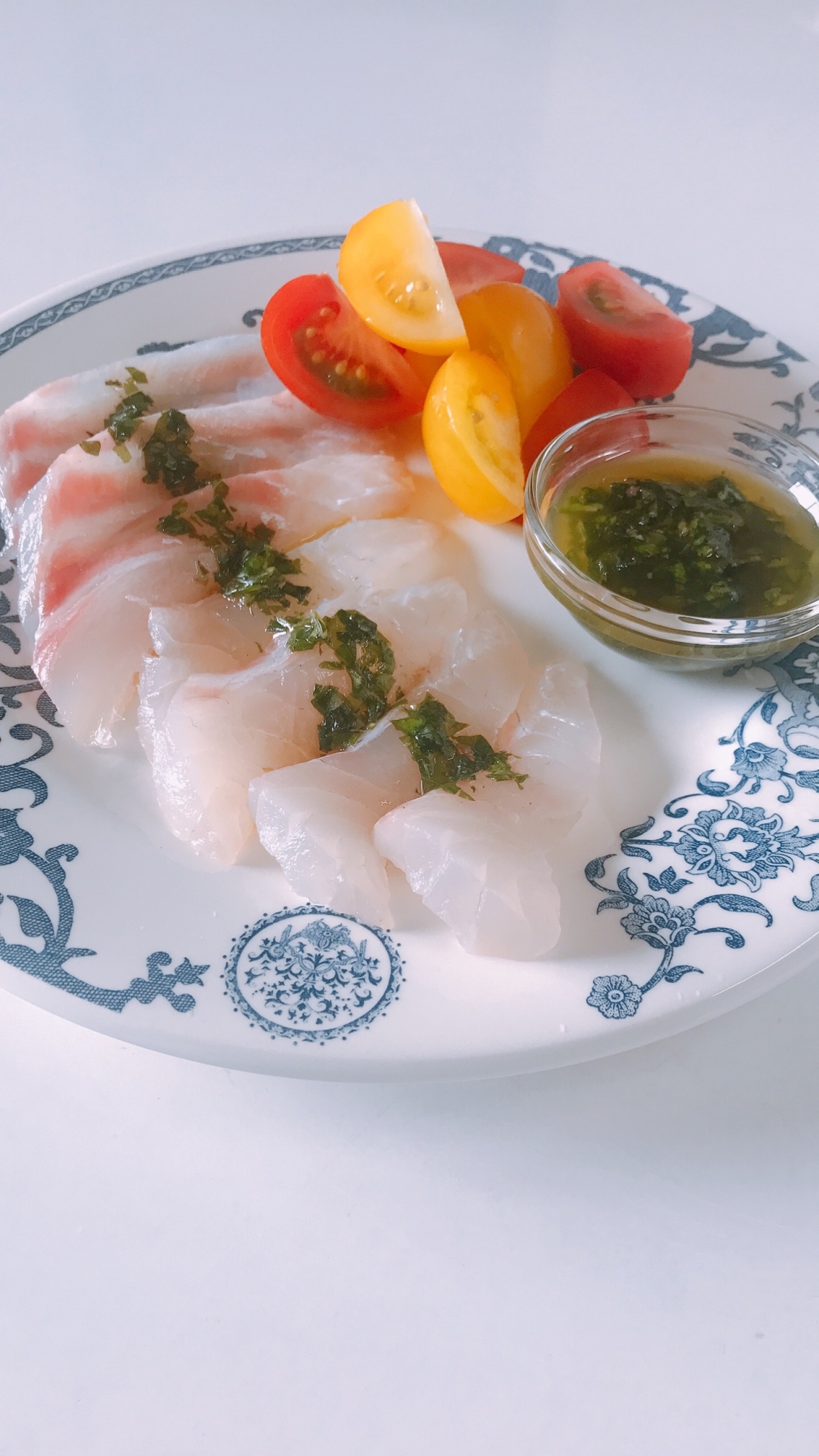 簡単華やか前菜♡真鯛とトマトのバジルソース