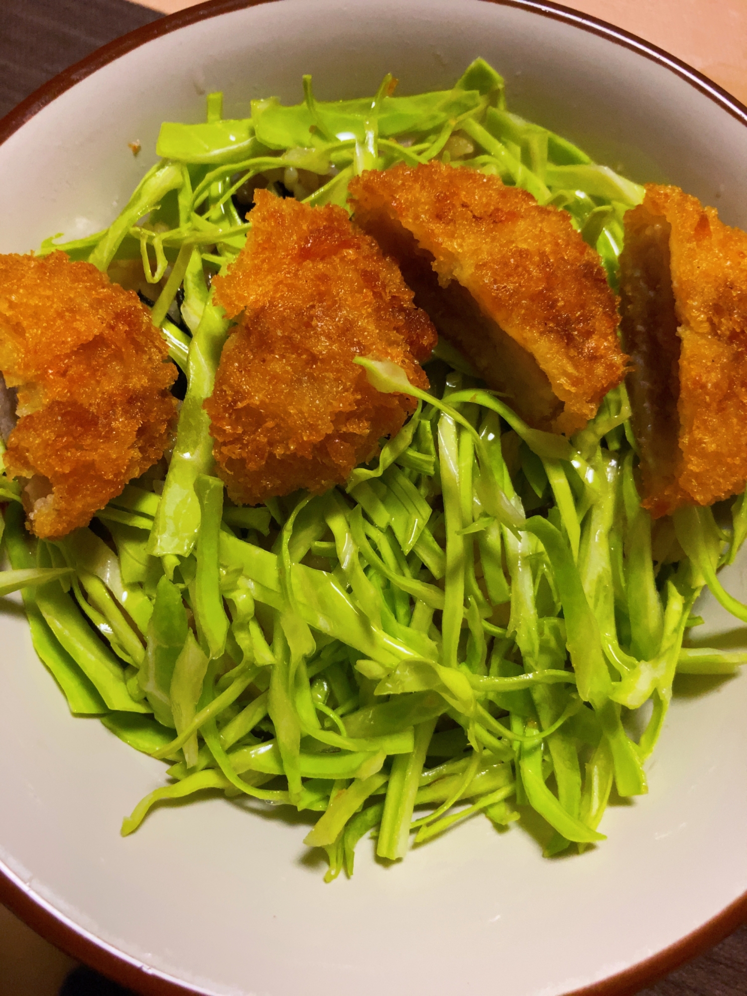 ごま油香るキャベツヒレカツ丼