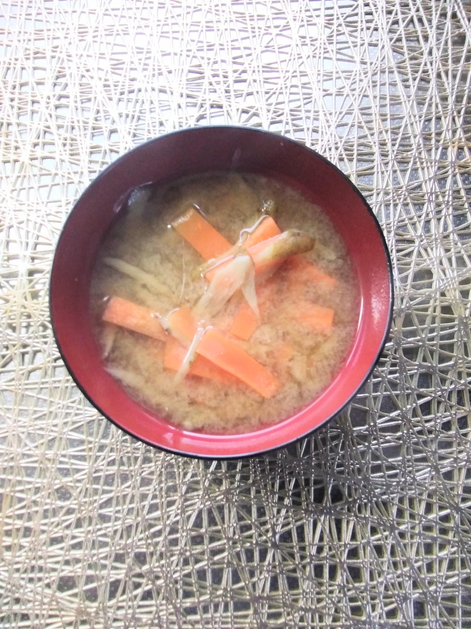 ごぼうと人参の味噌汁