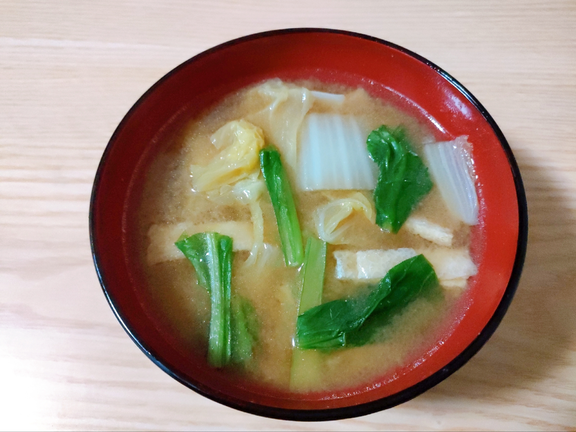 白菜と小松菜と油揚げの味噌汁