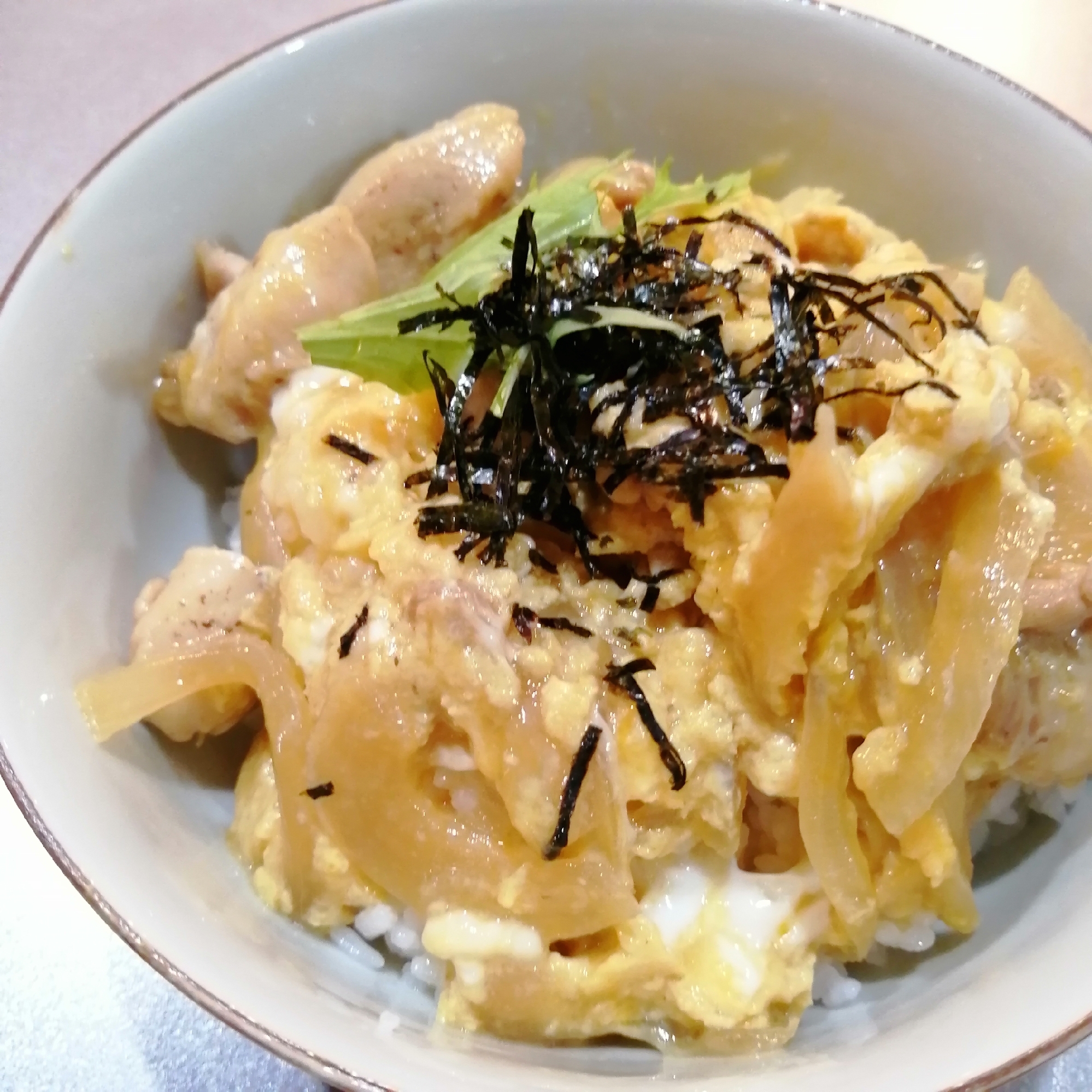 鶏もも肉がジューシーな定食屋みたいな親子丼