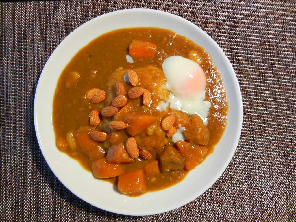 アーモンド温玉カレー