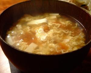しょうがでピリっと　卵と豆腐とトマトの中華風スープ