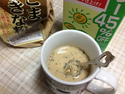 黒ゴマきな粉で作りました。牛乳も好きですが、豆乳も好き(#^.^#)
美味しかったです。